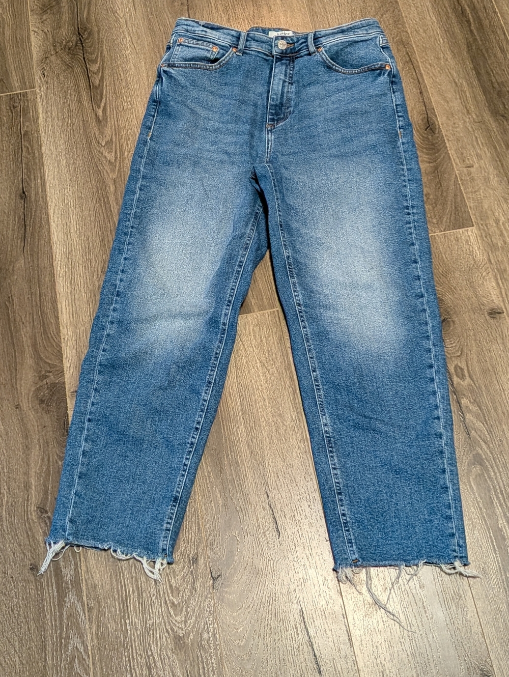 B Young | cropped Jeans. Cropped. High Waist. Size 30. Raw Edge Hems.